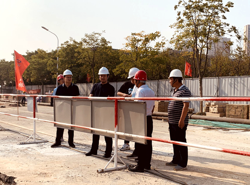 六安市重點工程建設(shè)管理處黨組書記、主任陳斌到長安路南延項目檢查指導(dǎo)工作